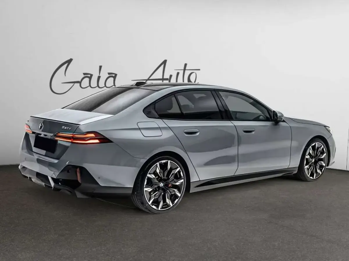 Usata BMW 520 M Sport 197 CV (144 kW) 2025 Grigio Berlina