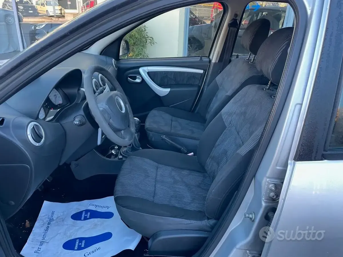 Usata Dacia Sandero 72 CV (52 kW) 2009 Grigio Berlina