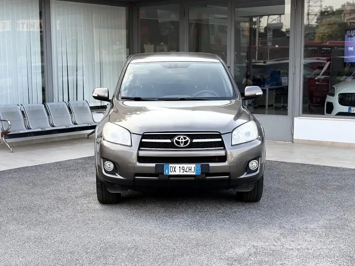 Usata Toyota RAV4 150 CV (110 kW) 2009 Nero SUV