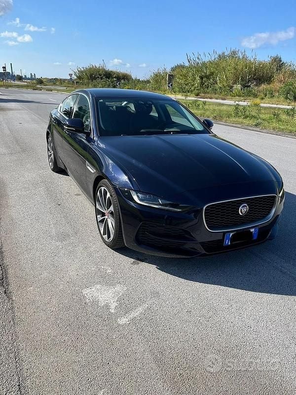 Blu Usata 2019 Jaguar XE Berlina | 18.000 € (Buon prezzo) - Immagine 1/4