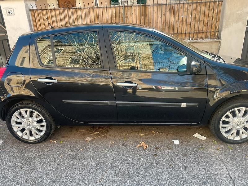 Usata Renault Clio III 75 CV (55 kW) 2008 Nero Utilitaria