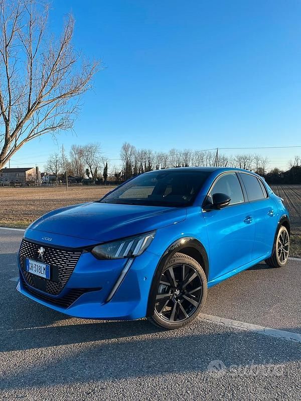 Usata Peugeot 208 GT 102 CV (75 kW) 2022 Blu Utilitaria