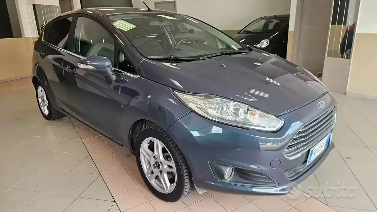 Usata Ford Fiesta Titanium 75 CV (55 kW) 2014 Blu Utilitaria