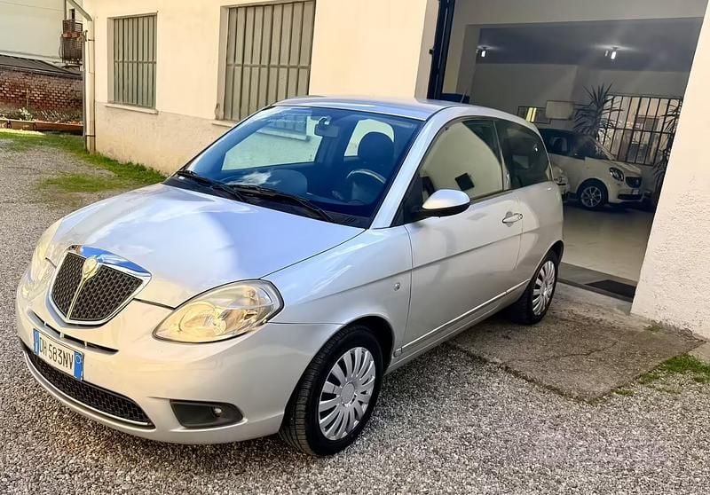 Usata Lancia Ypsilon 59 CV (43 kW) 2007 Grigio Utilitaria