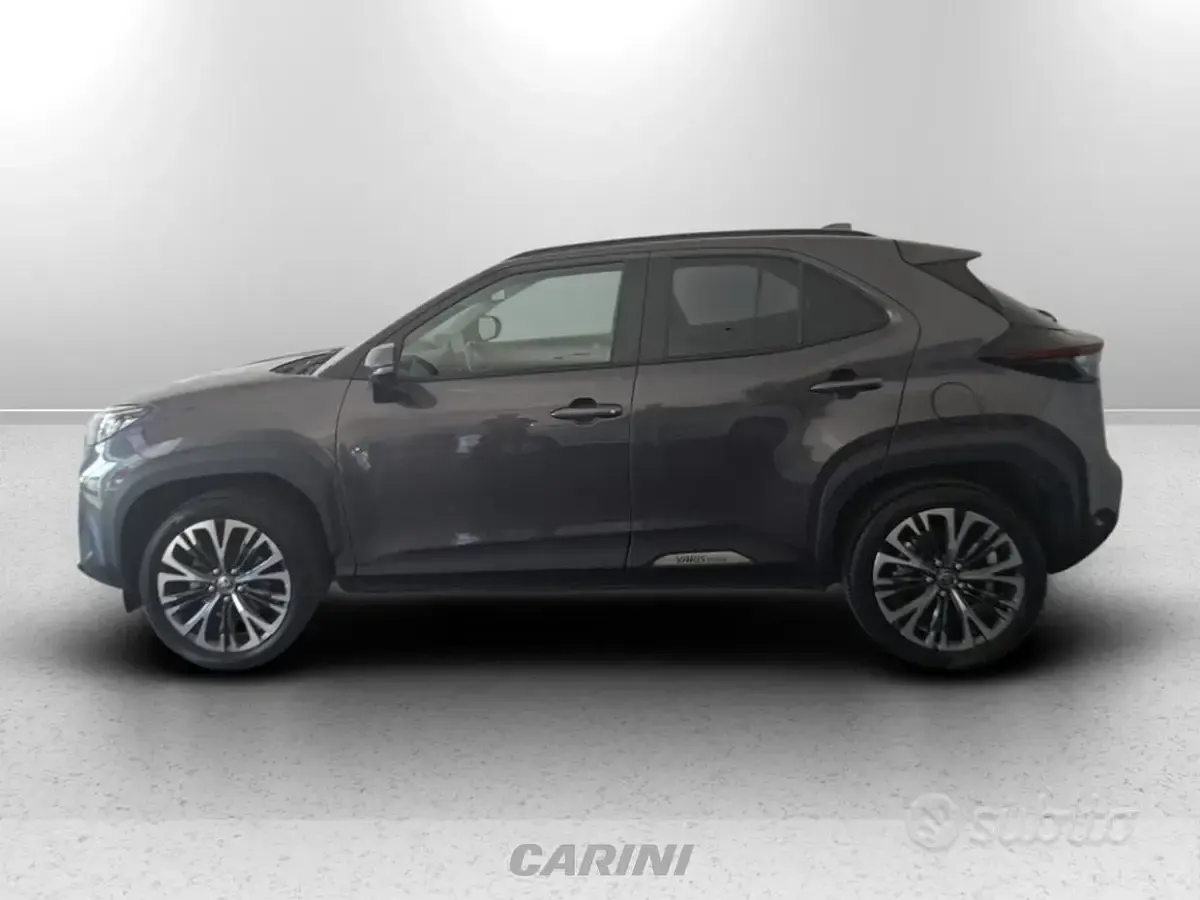 Usata Toyota Yaris Cross Lounge 116 CV (85 kW) 2023 Grigio SUV
