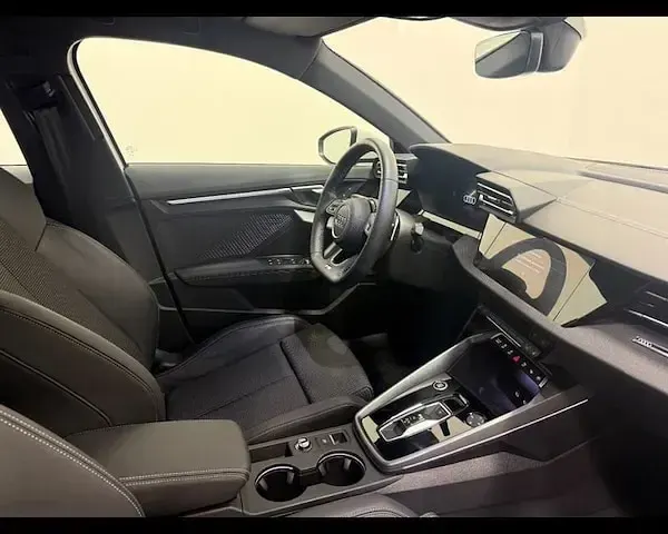 Usata Audi A3 Comfort 150 CV (110 kW) 2024 Bianco Utilitaria