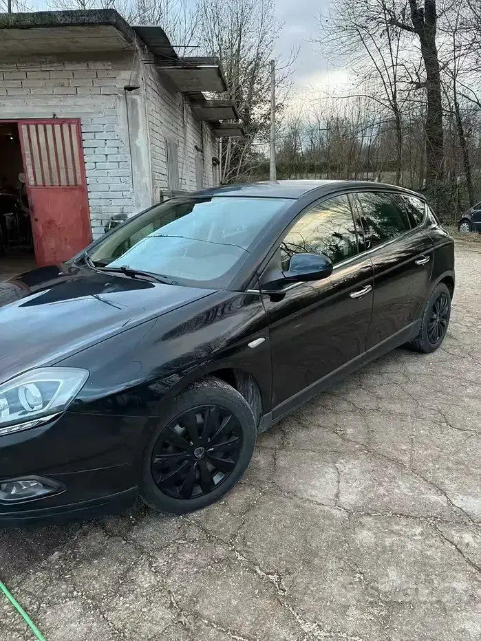 Usata Lancia Delta 120 CV (88 kW) 2008 Nero Utilitaria