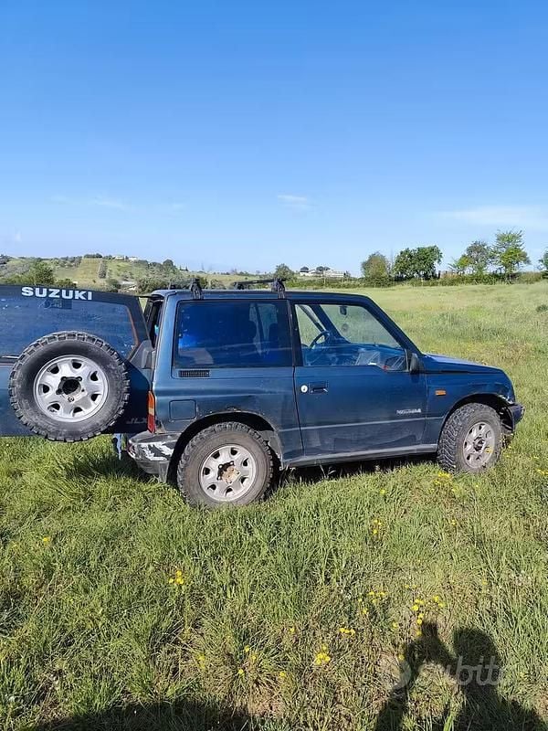 Usata Suzuki Vitara 75 CV (55 kW) 1988 Verde Station wagon