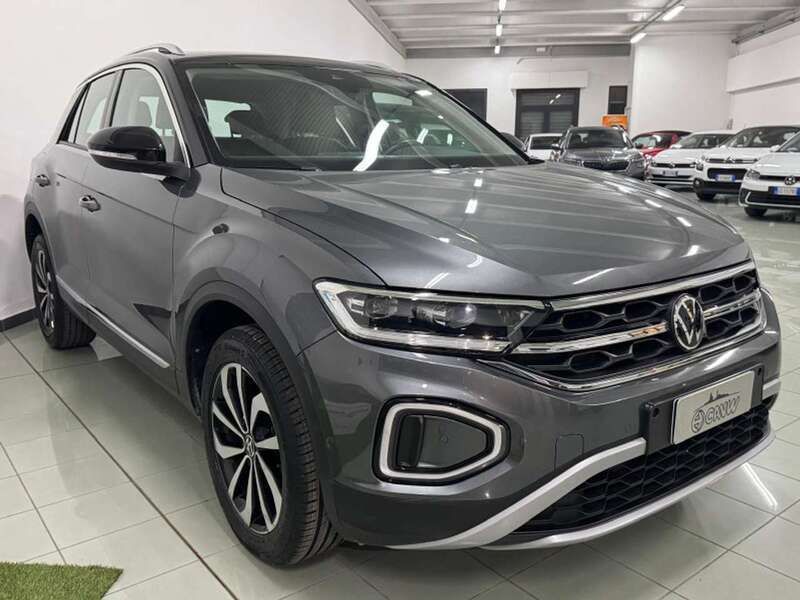 Grigio Usata 2022 VW T-Roc Style SUV | 22.700 € (Buon prezzo) - Immagine 1/4