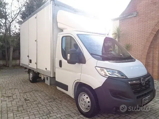 Gebraucht Opel Movano S 140 PS (102 kW) 2024 Weiß Limousine