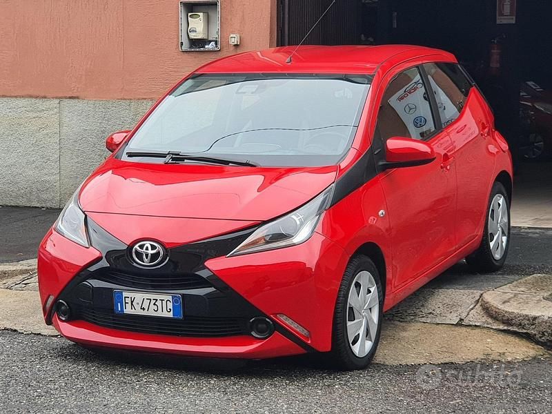 Usata Toyota Aygo Cool 69 CV (50 kW) 2017 Rosso Utilitaria