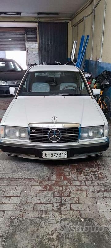 Usata Mercedes 190 75 CV (55 kW) 1989 Bianco Berlina