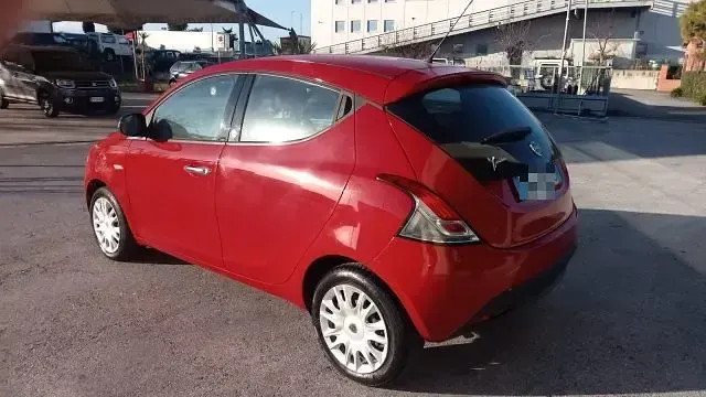 Usata Lancia Ypsilon Silver 69 CV (50 kW) 2012 Rosso Utilitaria