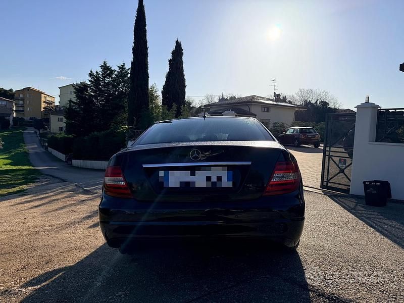 Usata Mercedes C180 Elegance 120 CV (88 kW) 2013 Nero Berlina