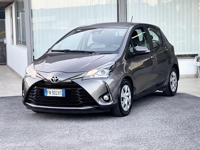 Usata Toyota Yaris 69 CV (50 kW) 2018 Grigio Berlina