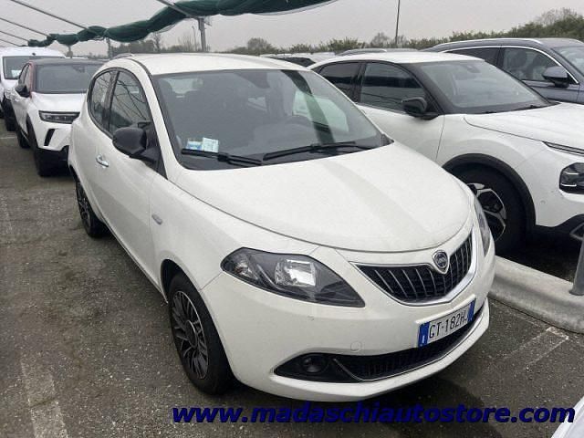 Usata Lancia Ypsilon S 70 CV (51 kW) 2024 Bianco(met.) Utilitaria