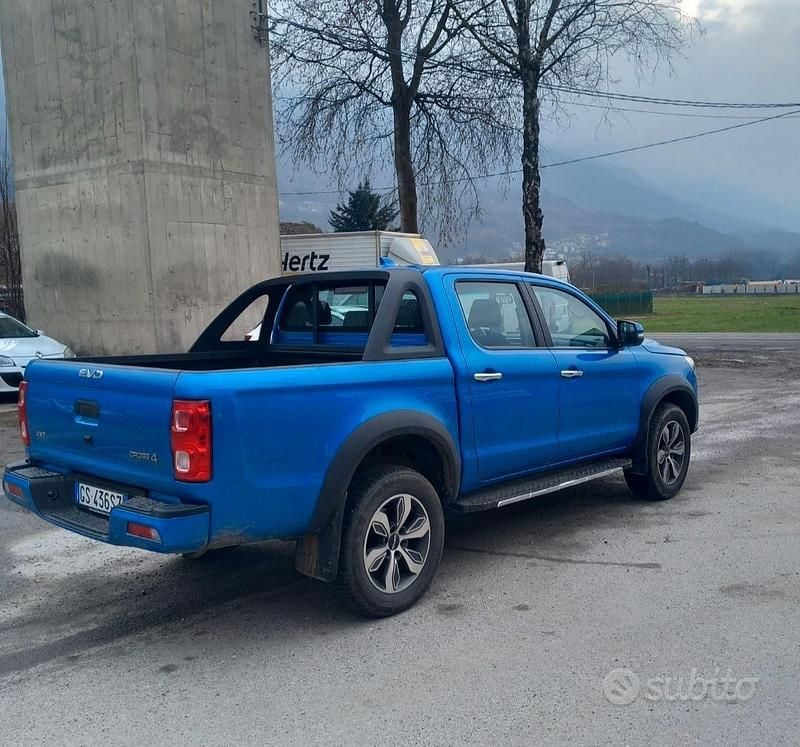Usata EVO Cross 4 136 CV (100 kW) 2024 Blu Pick-up