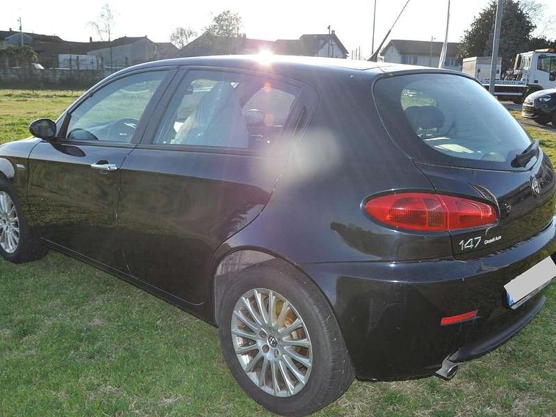 Usata Alfa Romeo 147 Distinctive 120 CV (88 kW) 2008 Nero Utilitaria