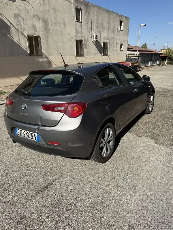 Usata Alfa Romeo Giulietta Progression 105 CV (77 kW) 2013 Giallo Utilitaria