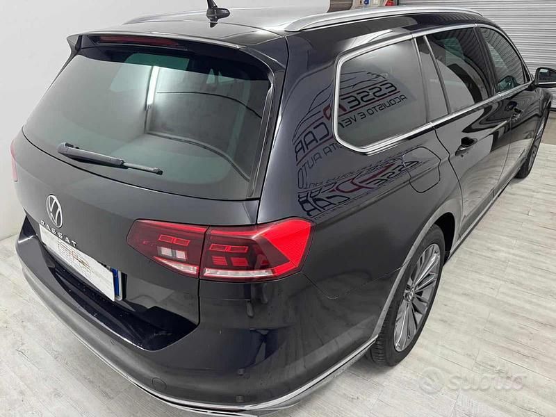 Usata VW Passat R-line 122 CV (89 kW) 2021 Nero Station wagon