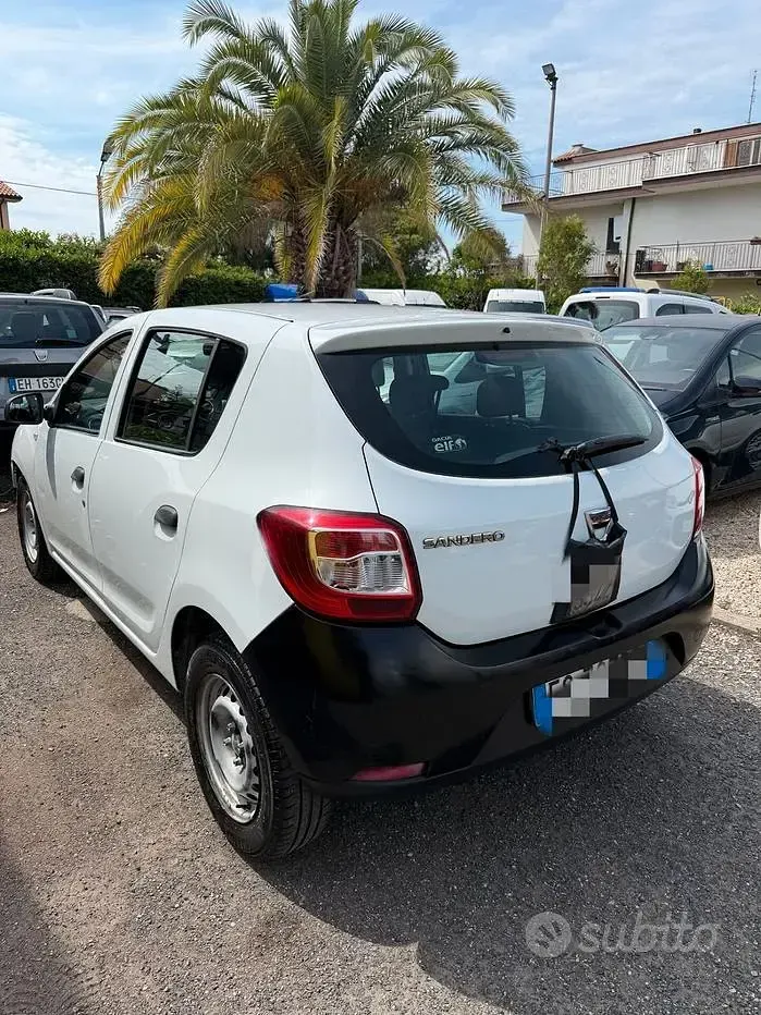 Usata Dacia Sandero Lauréate 72 CV (52 kW) 2013 Bianco Berlina