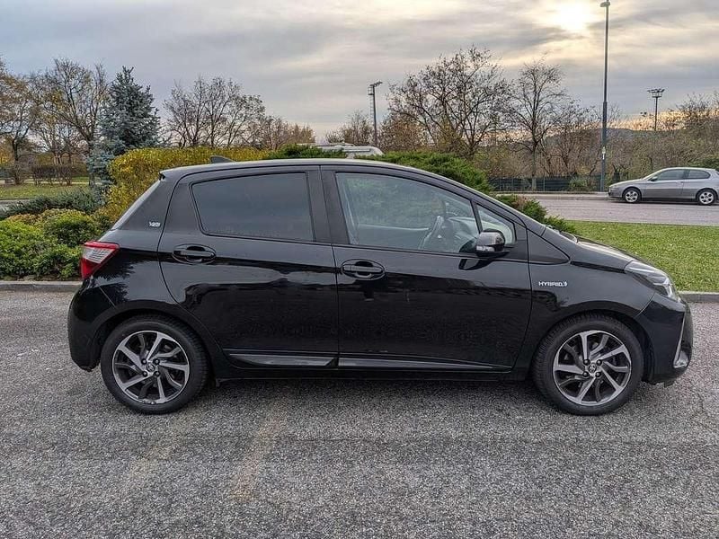Usata Toyota Yaris Hybrid 73 CV (53 kW) 2019 Nero Utilitaria
