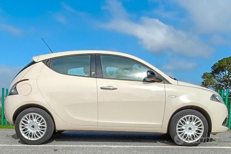 Usata Lancia Ypsilon Gold 86 CV (63 kW) 2016 Beige Utilitaria