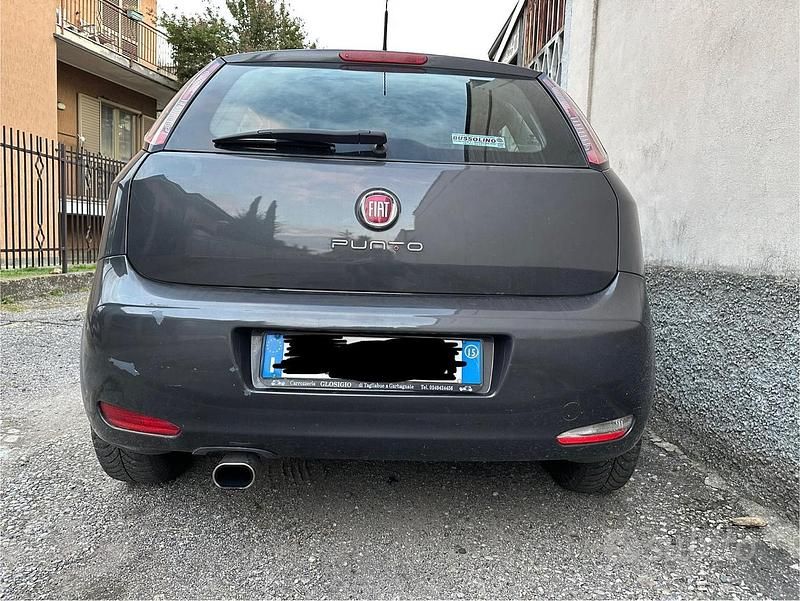 Grigio Usata 2015 Fiat Punto Tre volumi | 4700 € - Immagine 1/3