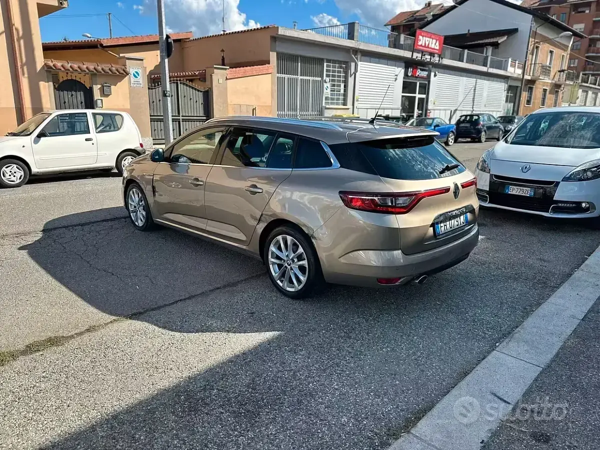 Usata Renault Mégane IV Bose Edition 110 CV (80 kW) 2017 Marrone Berlina