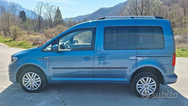 Usata VW Caddy Trendline 122 CV (89 kW) 2019 Blu/azzurro Monovolume