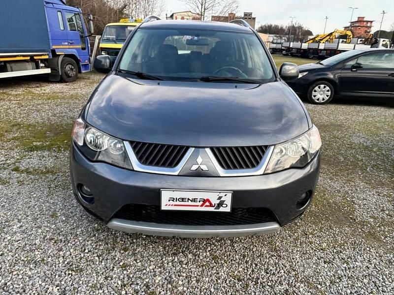 Usata Mitsubishi Outlander Intense 140 CV (102 kW) 2007 Grigio SUV