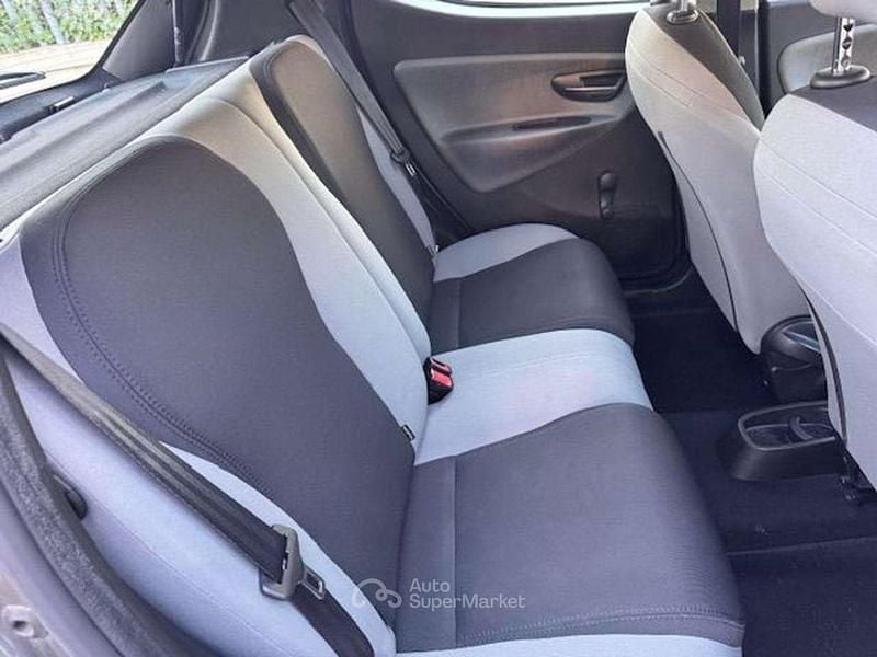 Usata Lancia Ypsilon 69 CV (50 kW) 2014 Grigio Utilitaria