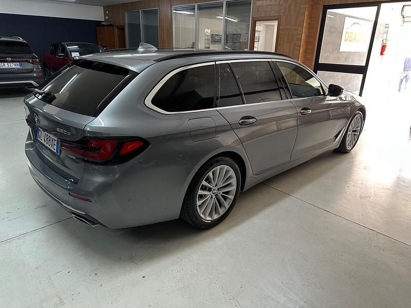 Usata BMW 520 Luxury Line 190 CV (139 kW) 2022 Argento Station wagon