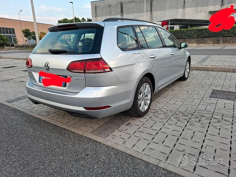 Usata VW Golf VII 131 CV (96 kW) 2019 Grigio Station wagon