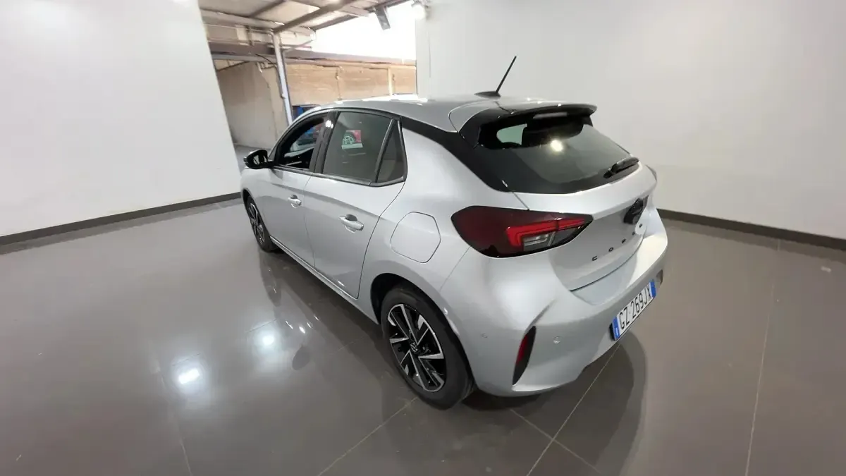 Usata Opel Corsa S 100 CV (73 kW) 2025 Kaolin white Utilitaria