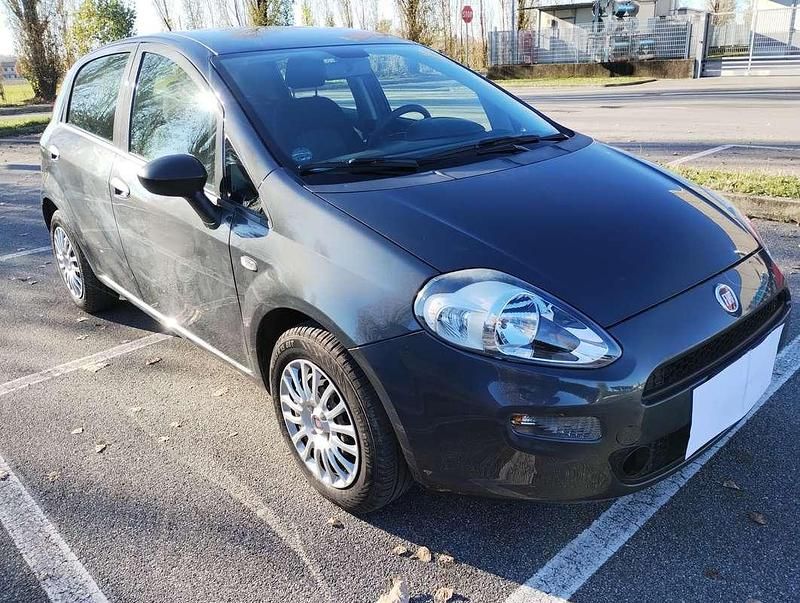 Usata Fiat Grande Punto Young 77 CV (56 kW) 2017 Grigio Utilitaria