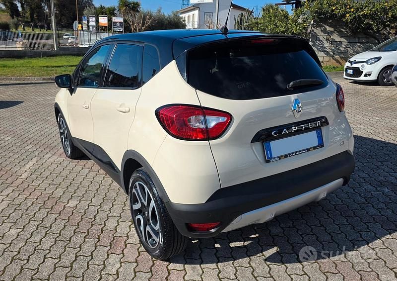 Usata Renault Captur 90 CV (66 kW) 2016 SUV