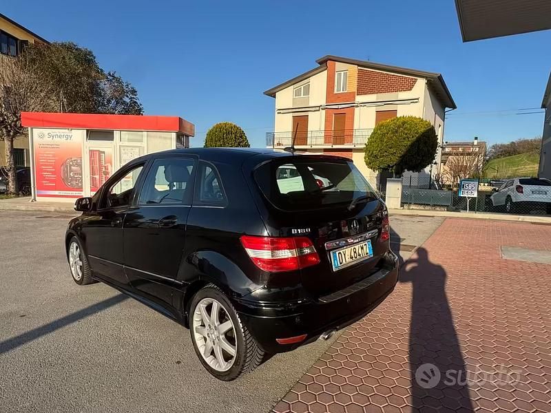 Usata Mercedes B200 108 CV (79 kW) 2009 Nero Monovolume