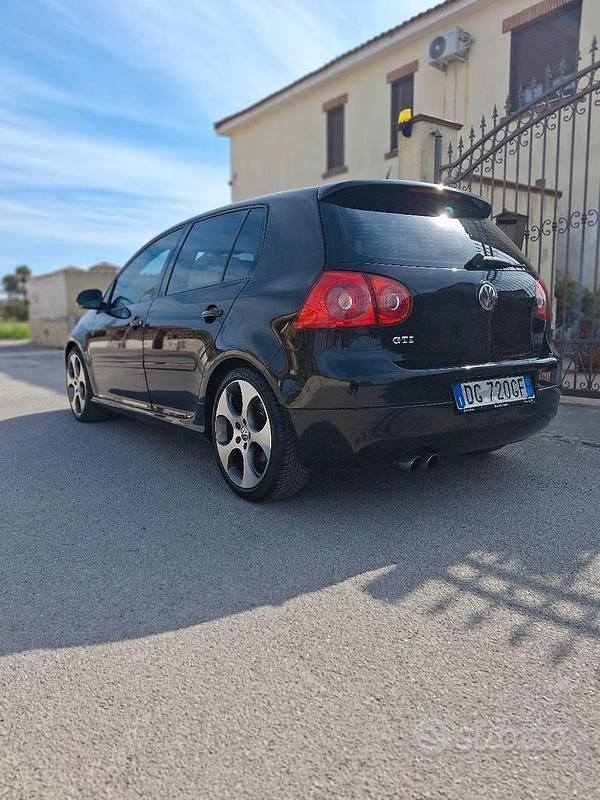 Usado VW Golf V GTI 200 CV (147 kW) 2007 Negro Utilitario