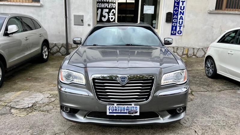 Grigio Usata 2012 Lancia Thema Platinum Tre volumi | 9900 € (Cara) - Immagine 1/4