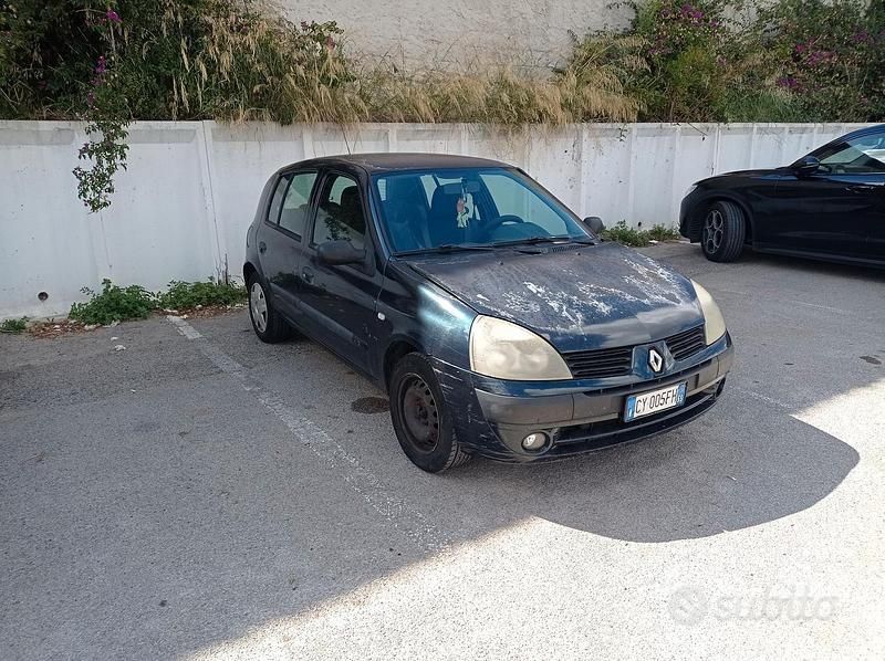 Usata Renault Clio II 58 CV (42 kW) 2005 Verde Utilitaria