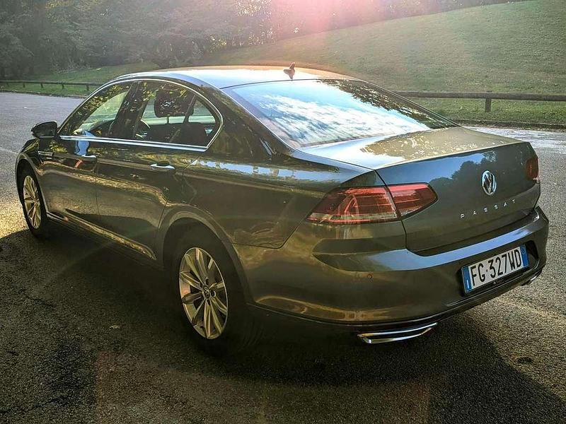 Usata VW Passat 150 CV (110 kW) 2017 Grigio Berlina