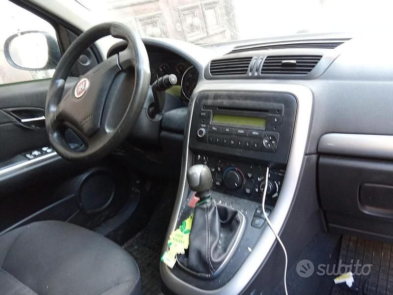 Begagnad Fiat Croma 120 HK (88 kW) 2008 Grå Kombi