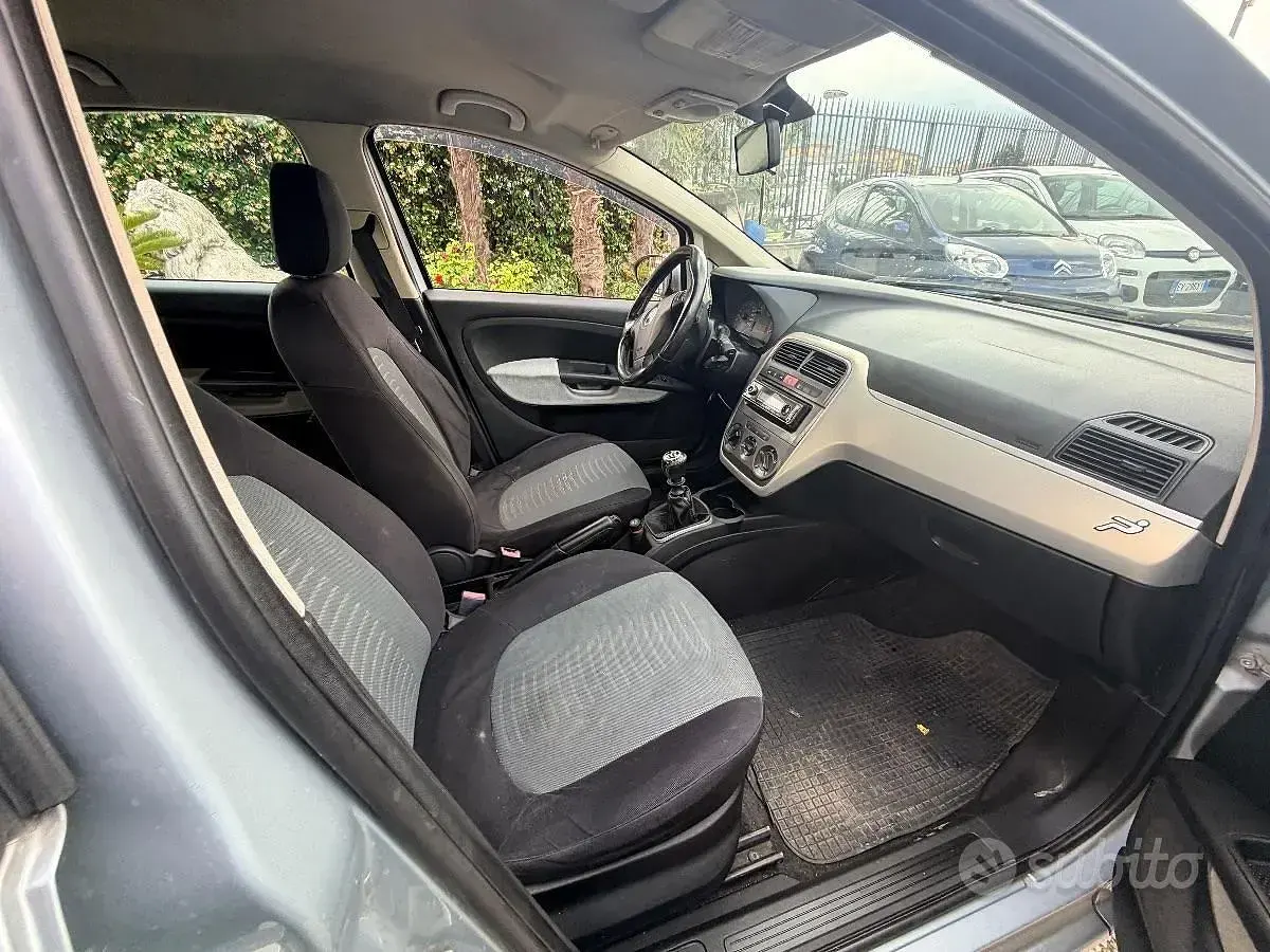 Usata Fiat Grande Punto Dynamic 90 CV (66 kW) 2006 Grigio Utilitaria