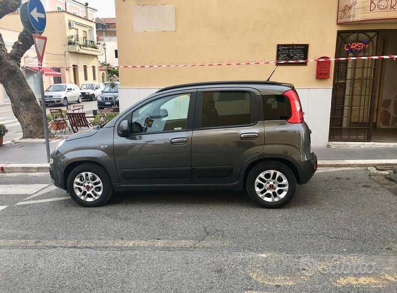 Usata Fiat Panda Lounge 69 CV (50 kW) 2017 Grigio Utilitaria