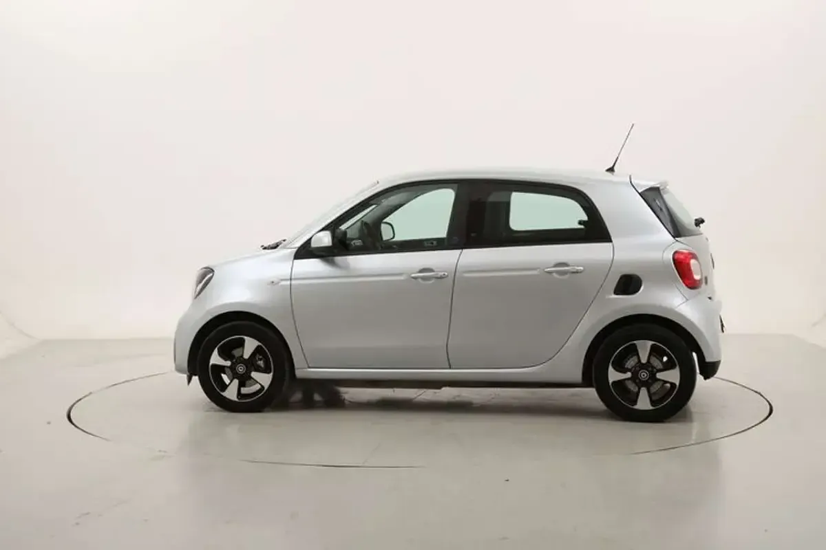 Usata Smart ForFour Electric Drive Passion 41 kW (56 CV) 2022 Argento Utilitaria