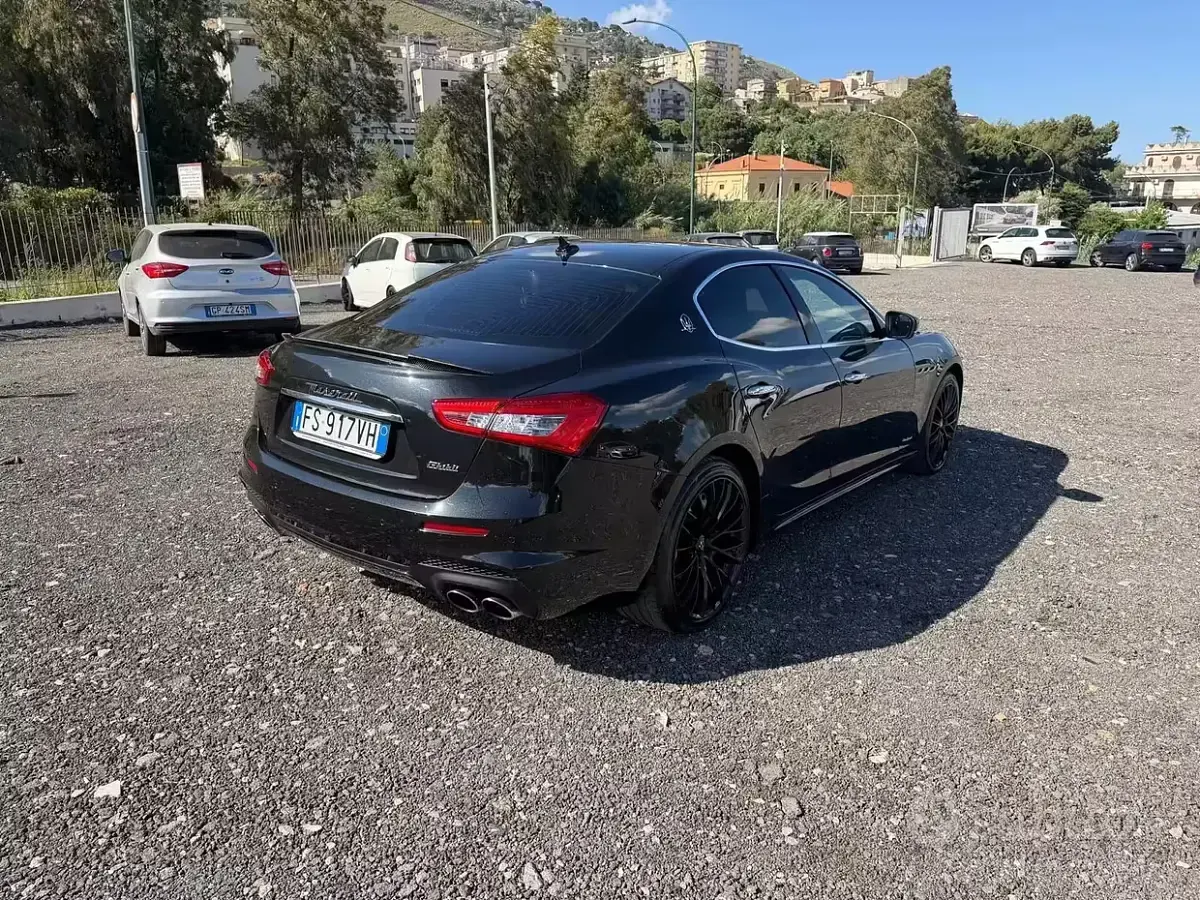 Usata Maserati Ghibli 250 CV (183 kW) 2018 Nero Berlina