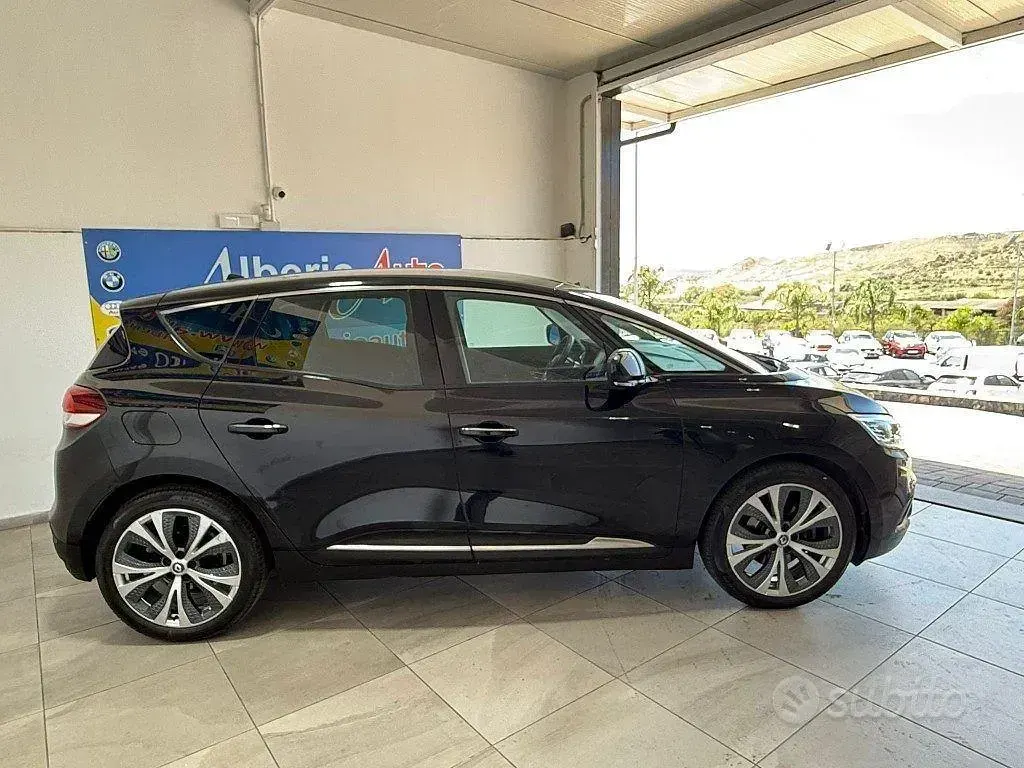 Usata Renault Scénic Intens 110 CV (80 kW) 2017 Nero Monovolume