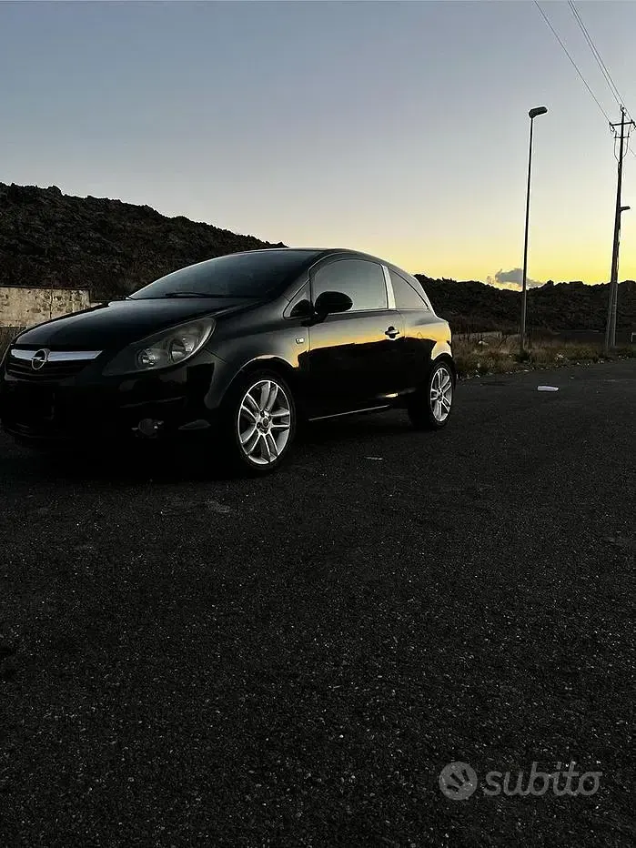 Usata Opel Corsa 75 CV (55 kW) 2010 Nero Utilitaria