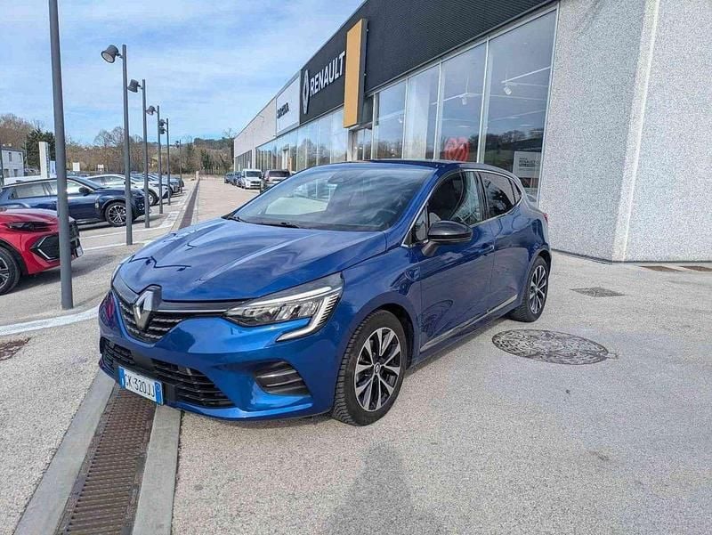 Usata Renault Clio V Techno 145 CV (106 kW) 2023 Blu Berlina